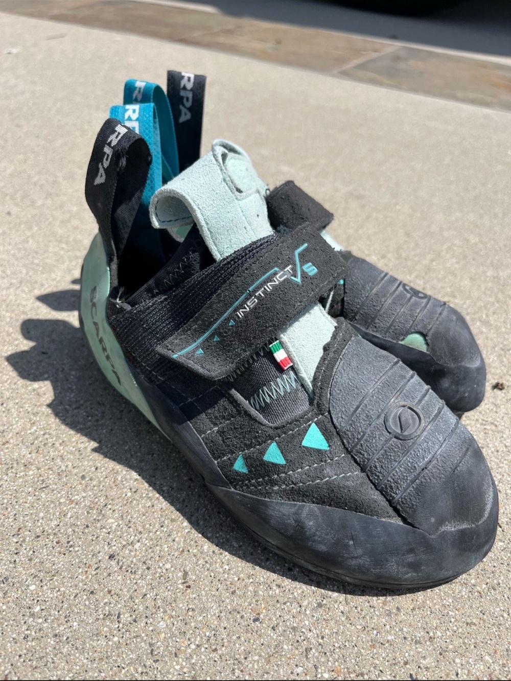 Scarpa Instinct V5 Climbing Shoes - Black & Mint Teal